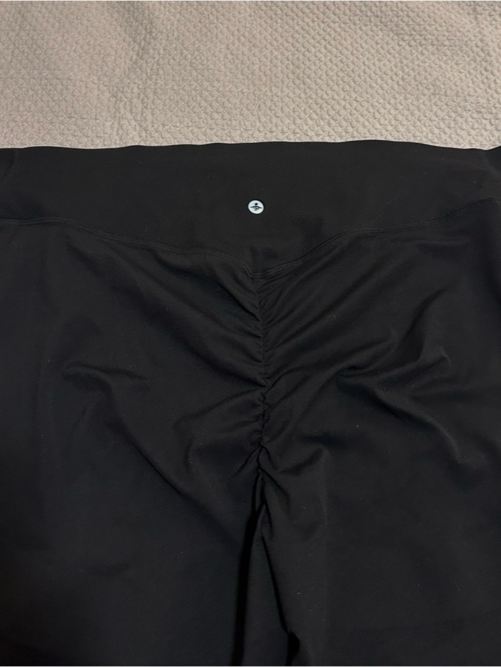 HALARA Women’s black tummy control scrunch butt, butt lift leggings - Picture 5 of 11